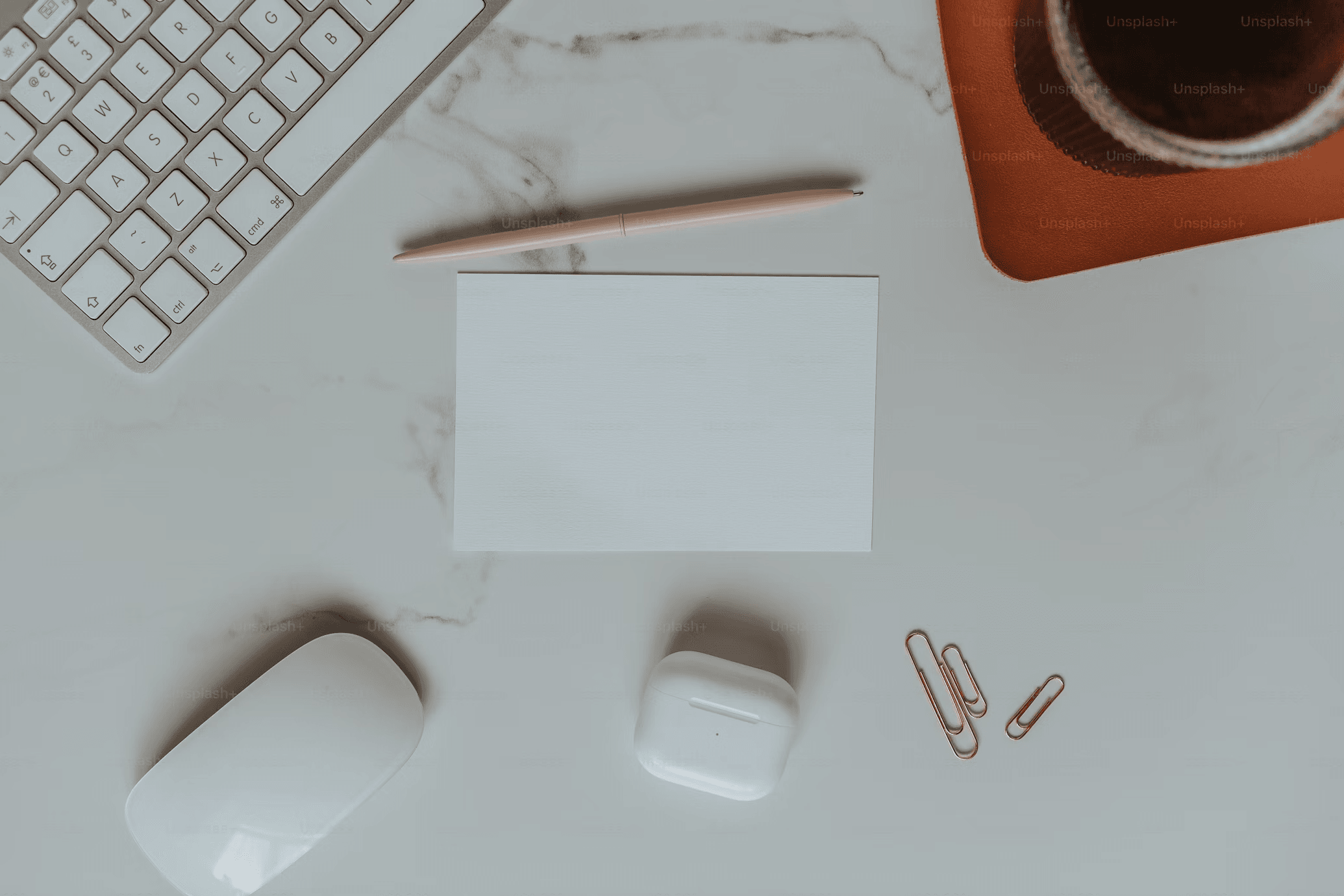 绘客厅团队在工作室协作的场景